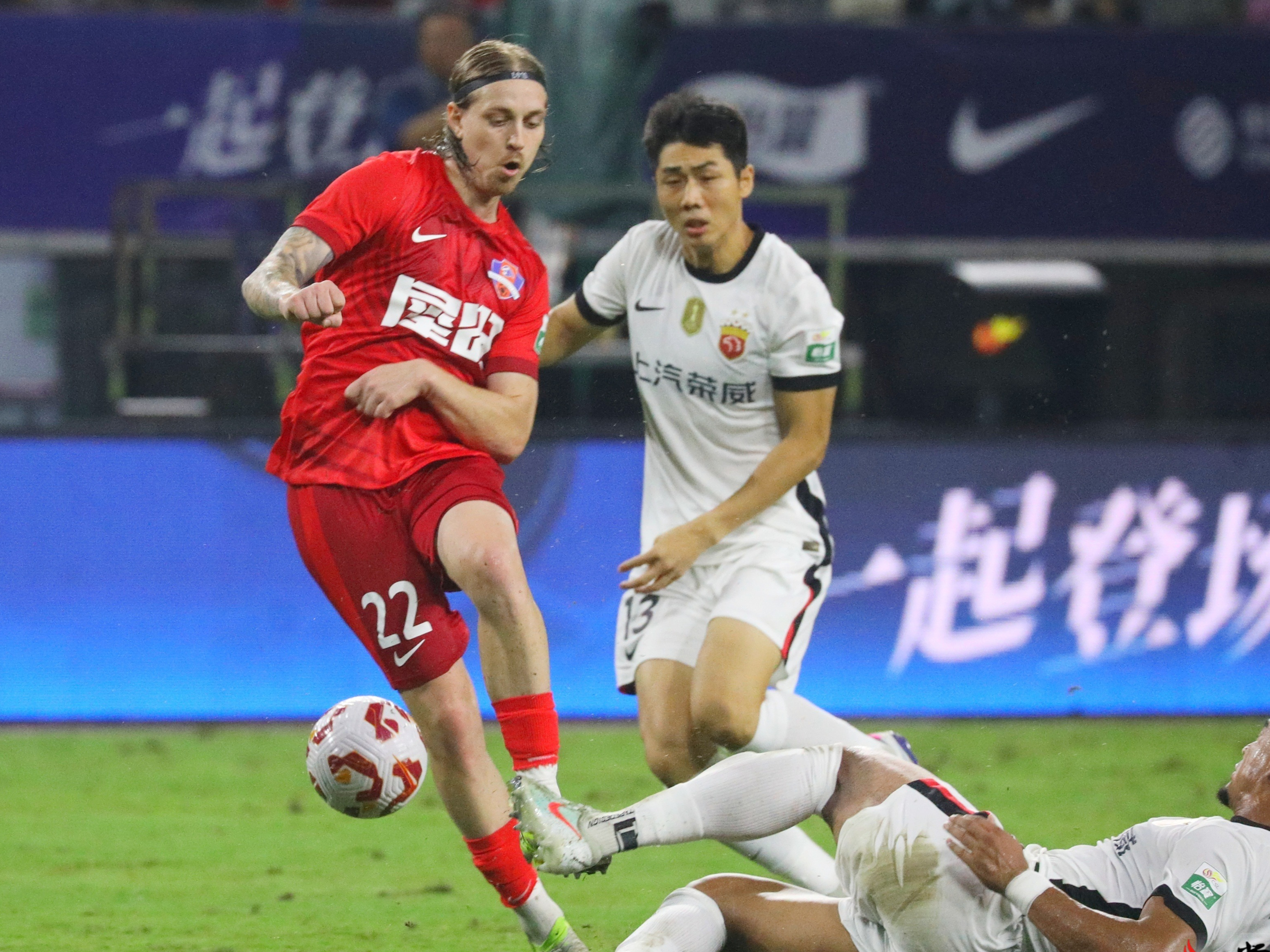 九游娱乐入口-包含中超清晨走向成谜，广州队刷新队史纪录，底气十足，团队化学反应显著的词条